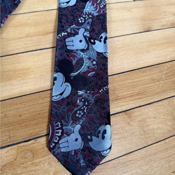 Cervantes x Disney Mickey Mouse red and grey tie - Picture 2 of 4